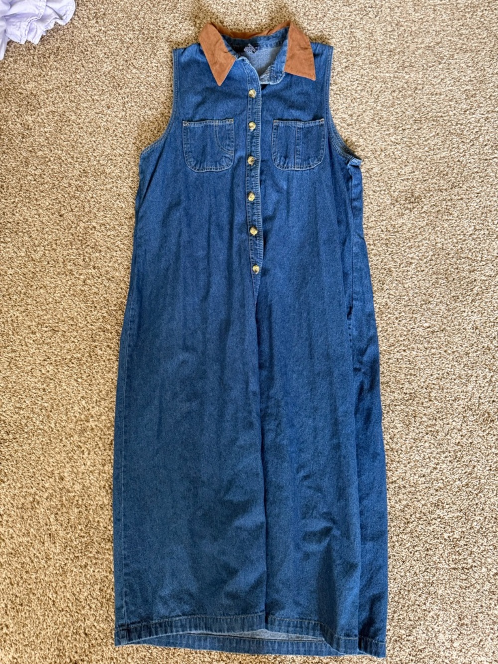 Sleeveless Denim Button-Front Dress with Brown Collar